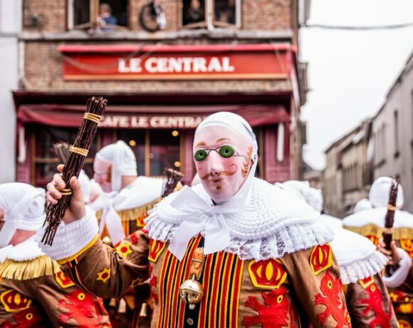 2024 LE GOBELET JETABLE MIS EN BIERE dans les carnavals wallons